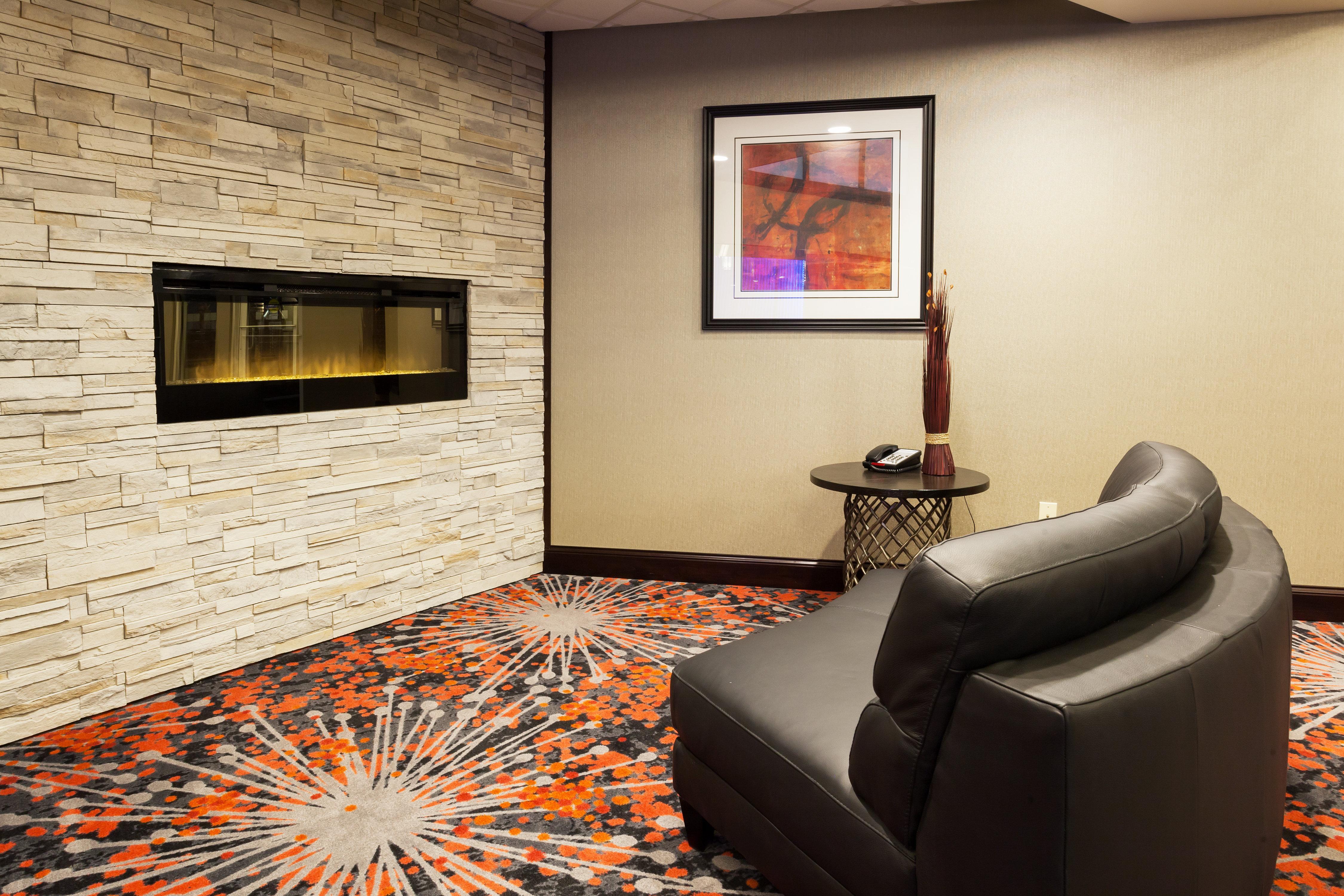 Holiday Inn Express & Suites Rapid City By Ihg Exterior foto